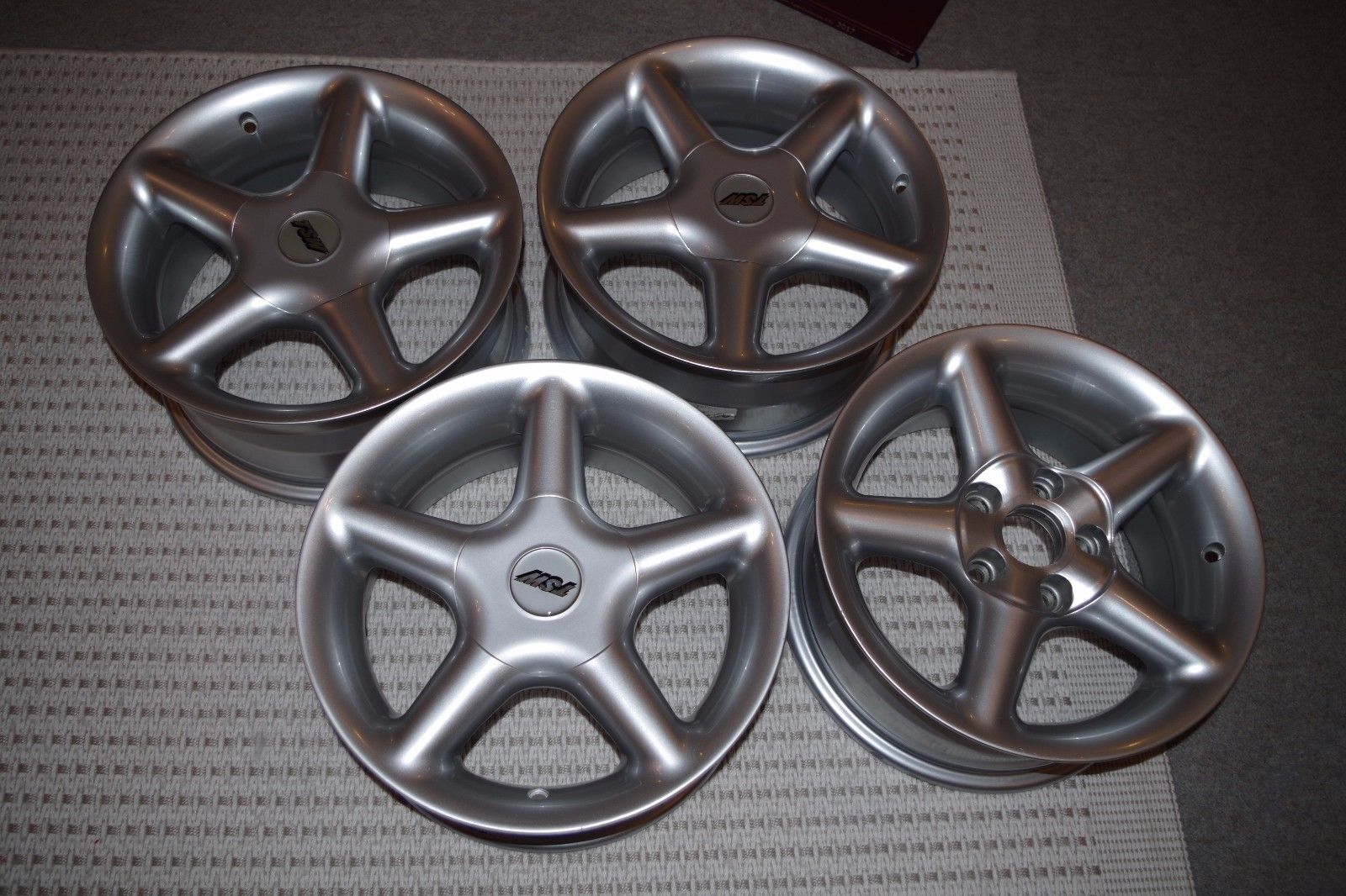 automotive components job lot. Alloy wheels, clutches, brakes, lights, hoses and plenty of extra - Image 7