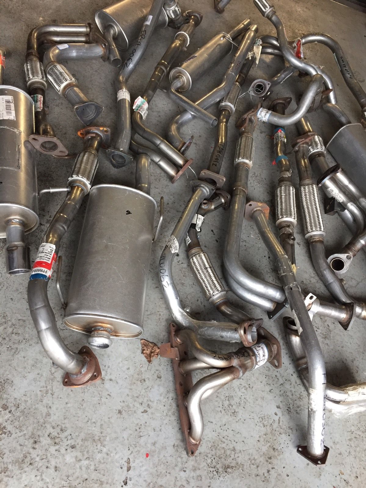 CAR EXHAUSTS HUGE JOB LOT VARIOUS VEHICLES NEW OLD STOCK - Image 2