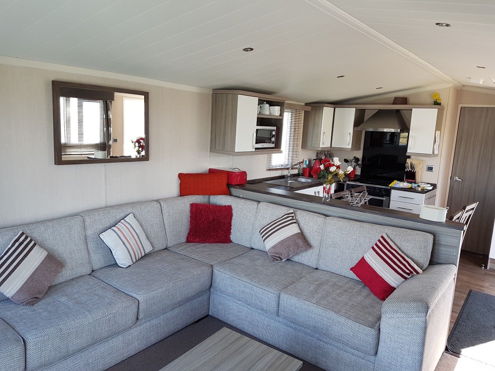 Luxurious Caravan Hire Littlesea Trip Park Weymouth Sea views,Veranda June dates - Image 4