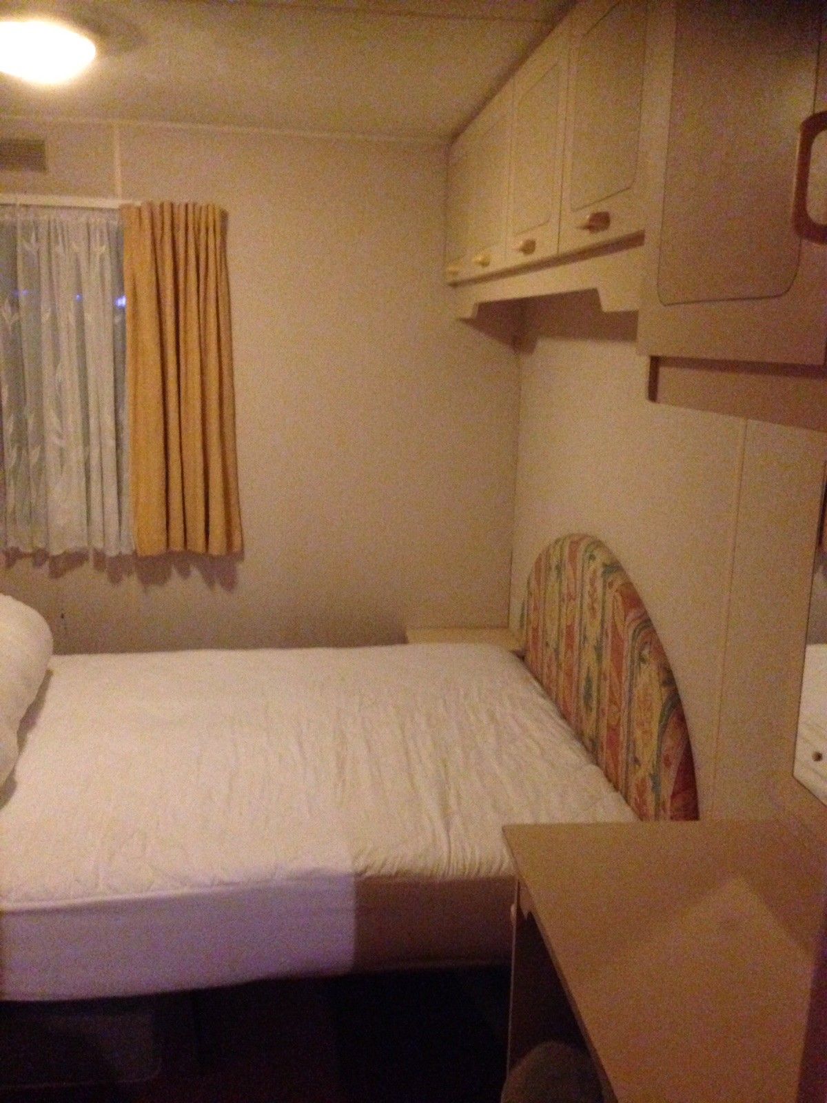 Golden Palm Resort Chapel St Leonards. three mattress room caravan for lease. - Image 8