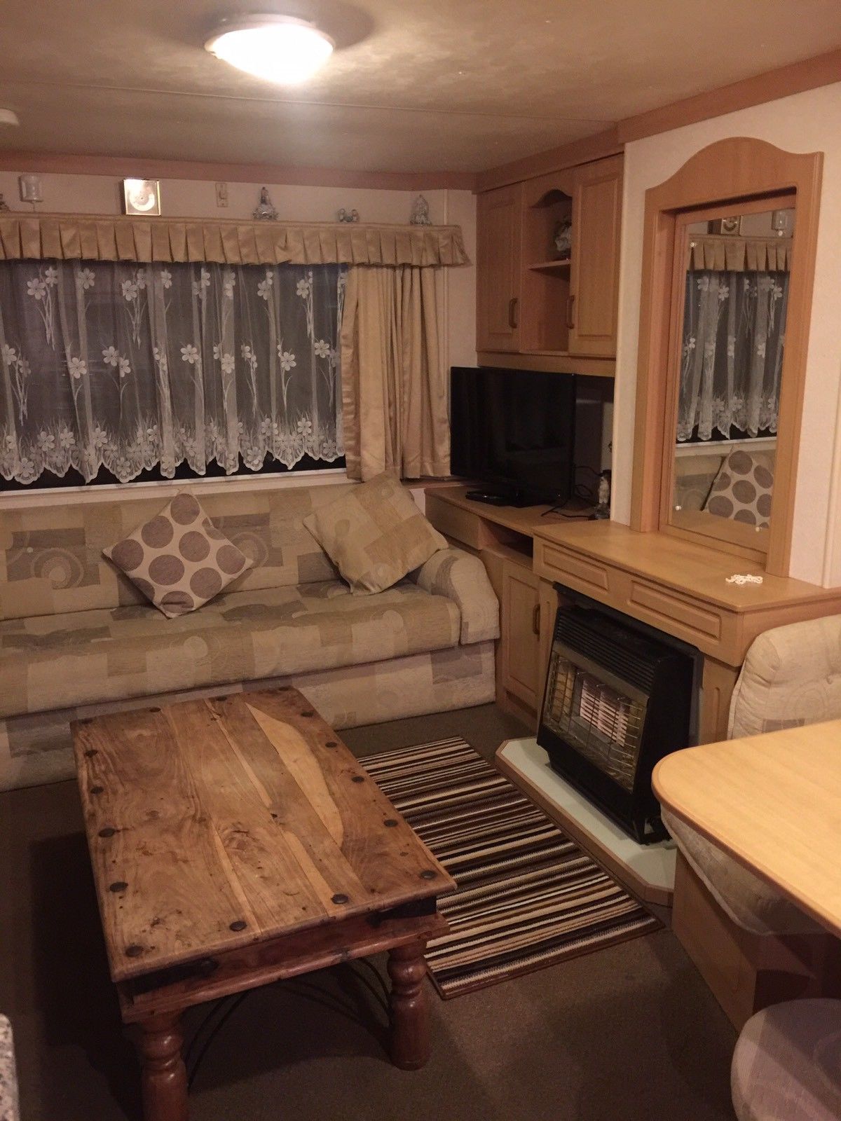 Golden Palm Resort Chapel St Leonards. three mattress room caravan for lease. - Image 6