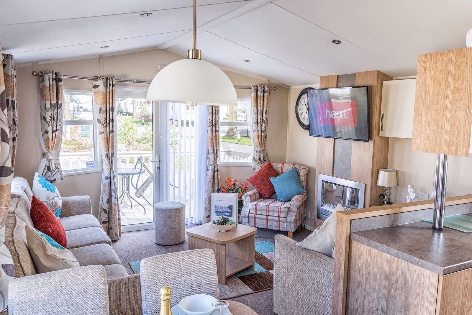 Caravan Marton Mere Blackpool Status three Bedrooms six Friends April see Description - Image 6