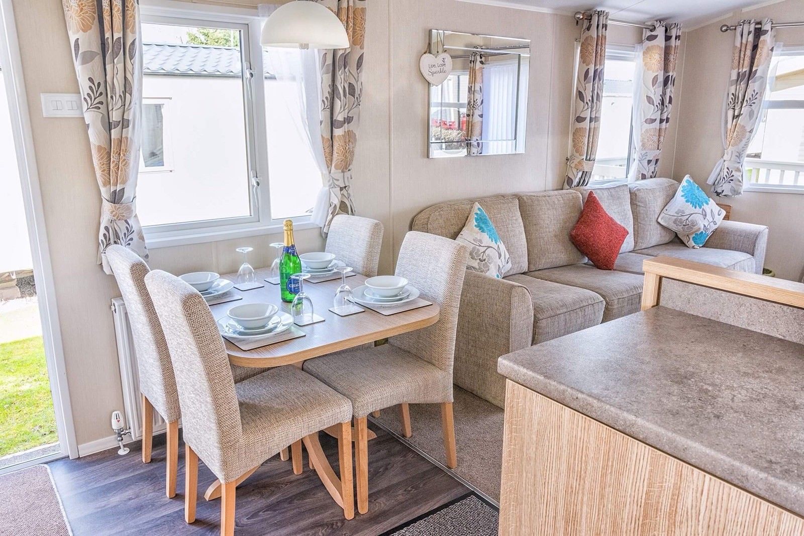 Caravan Marton Mere Blackpool Status three Bedrooms six Friends April see Description - Image 8