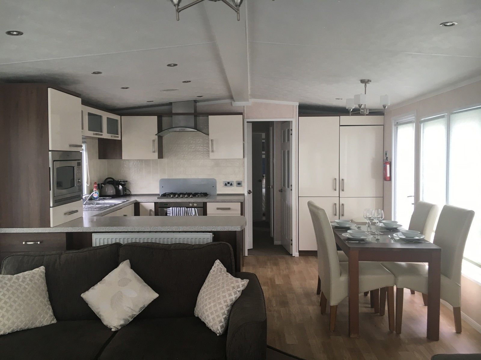VIP caravan Thorpe Park Cleethorpes haven holidays website - Image 2