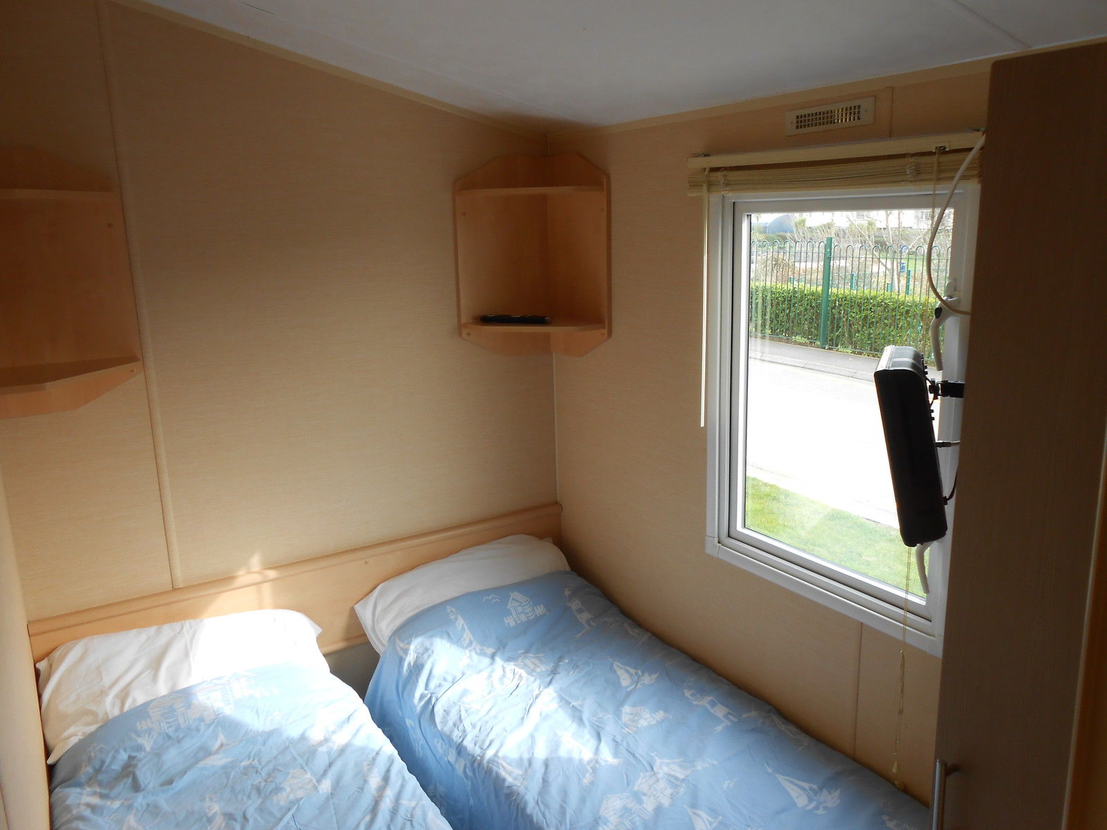 Rent Our 8-Berth Deluxe Plus Caravan at Littlesea Holiday Park, Weymouth’s Only 5-Star Site - Image 4
