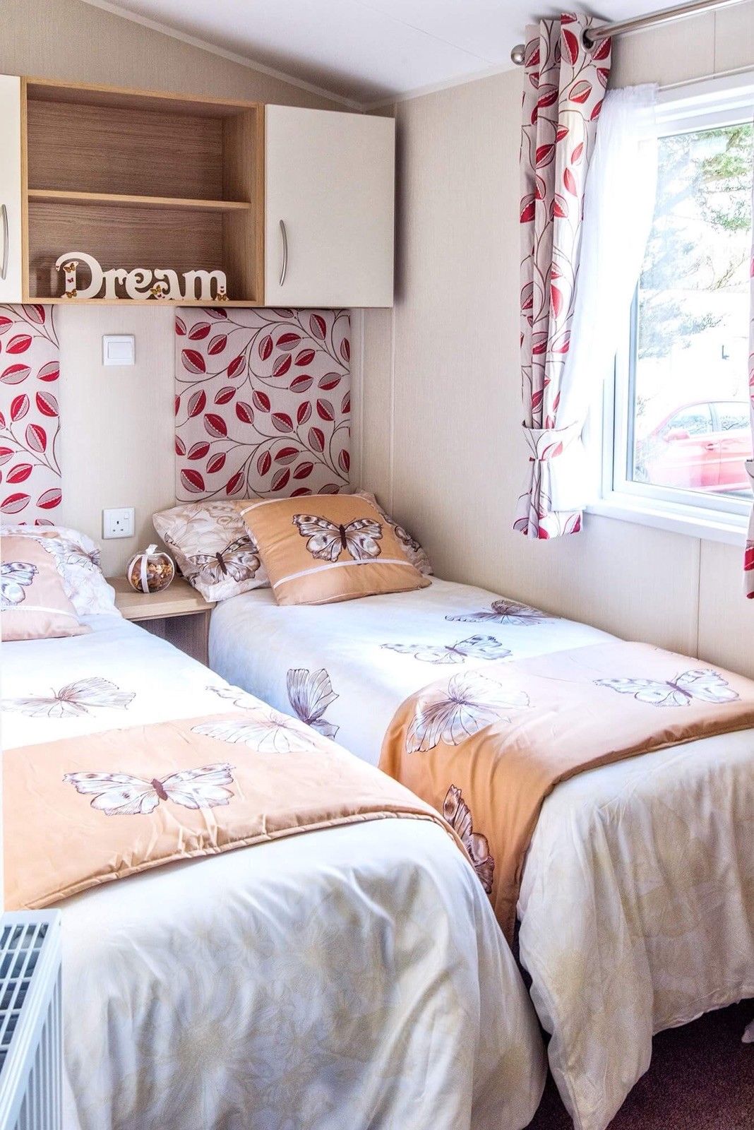 Caravan Marton Mere Blackpool Status three Bedrooms six Friends April see Description - Image 9
