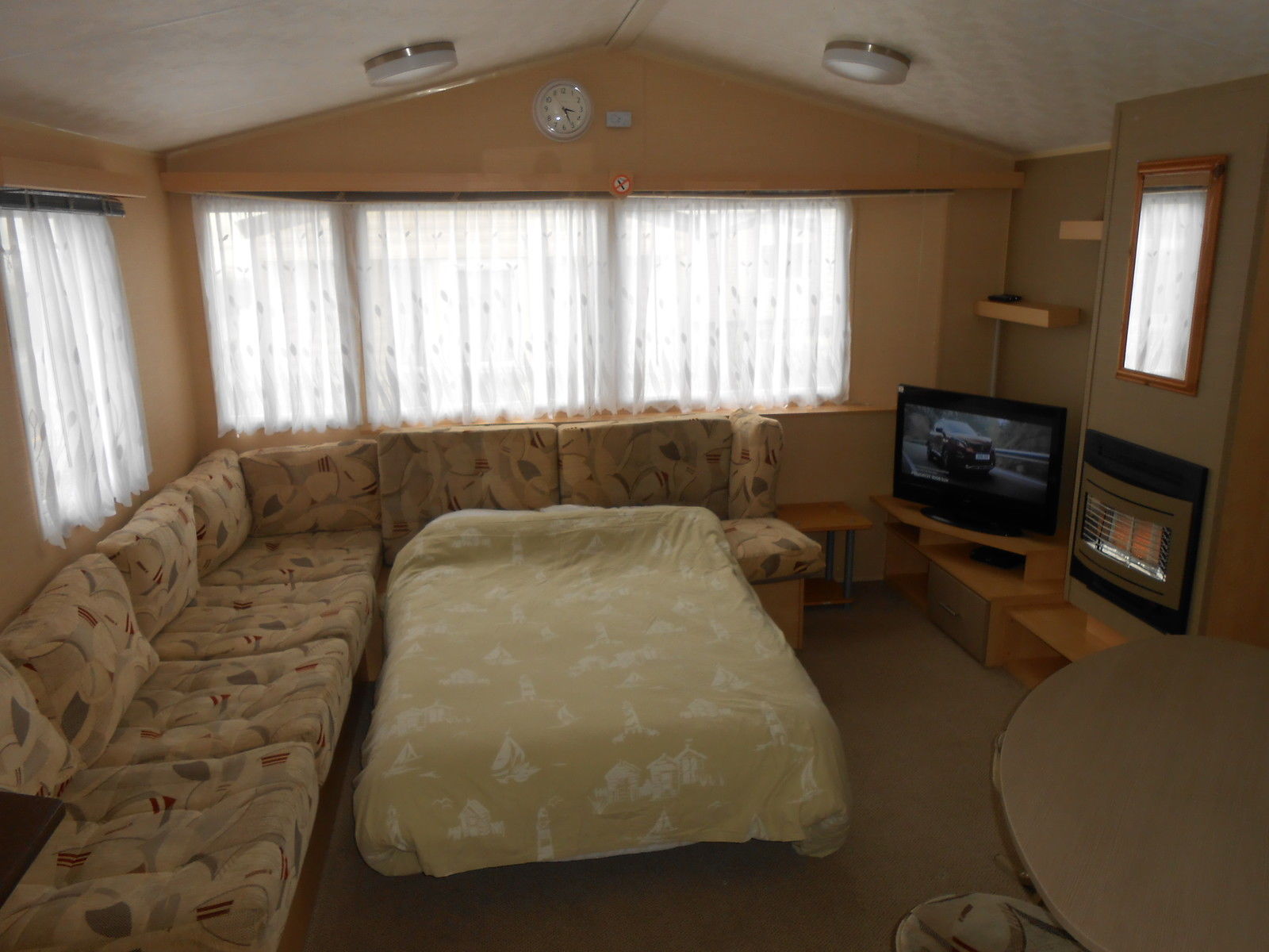 Rent Our 8-Berth Deluxe Plus Caravan at Littlesea Holiday Park, Weymouth’s Only 5-Star Site - Image 10