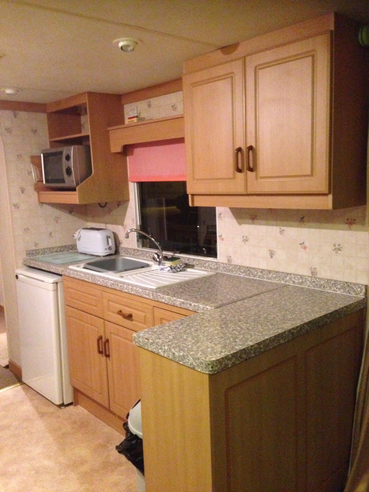 Golden Palm Resort Chapel St Leonards. three mattress room caravan for lease. - Image 4