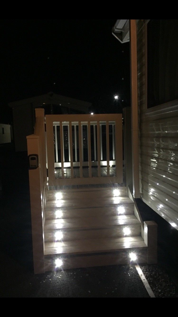Caravan Marton Mere Blackpool Status three Bedrooms six Friends April see Description - Image 4