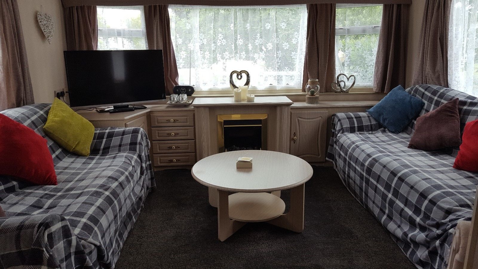 2-Bedroom, 6-Berth Caravan for Rent at Southview Skegness - Book Now!