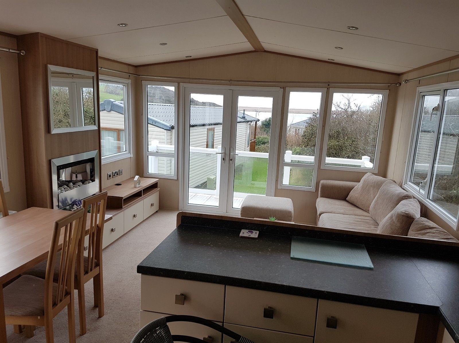 Caravan retain the providers of at Littlesea weymouth three bed room luxurious caravan 2nd June seven nights - Image 10