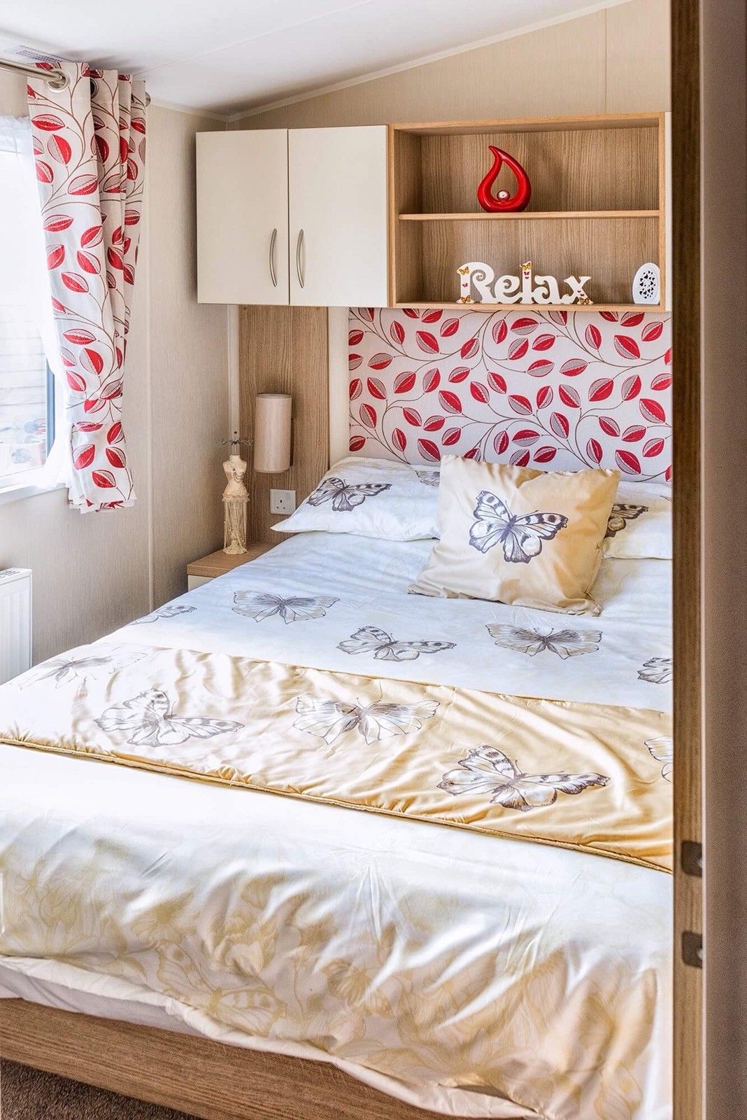 Caravan Marton Mere Blackpool Status three Bedrooms six Friends April see Description - Image 10
