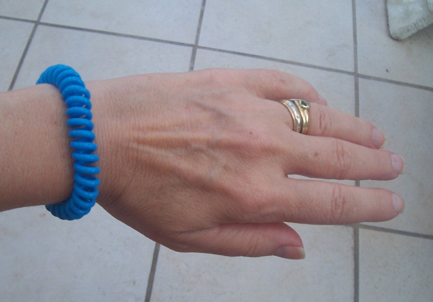 5 x Bug Resistant Bracelets Pure Waterproof Spiral Deet Free Wrist Bands - Image 2